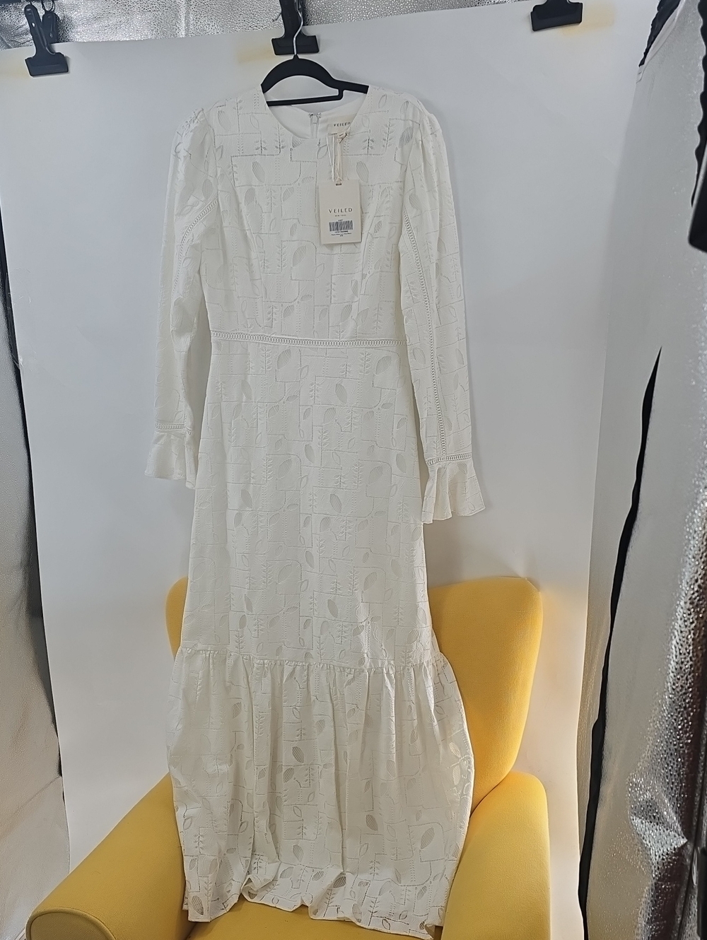 VEILED NEWYORK Elegant IVORY Lace Long-Sleeve Maxi Dress - Picture 4 of 7